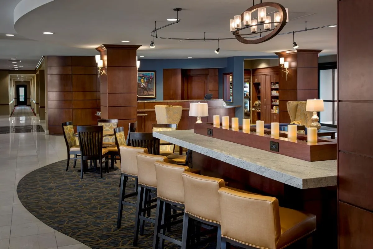Courtyard Marriott bar and common area seating
