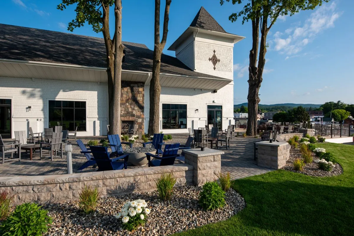 Fort William Henry Carriage House patio