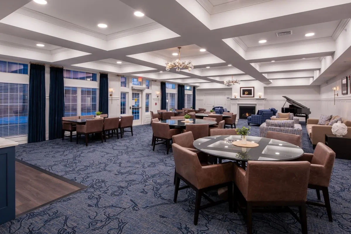 Summit at halfmoon dining area